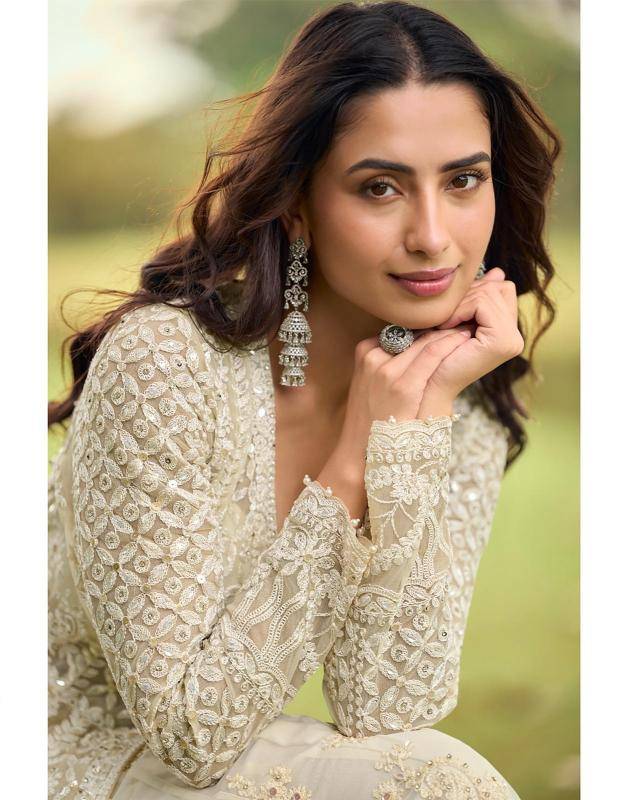 Sayuri sabnam Indian Salwar Kameez manufacturers